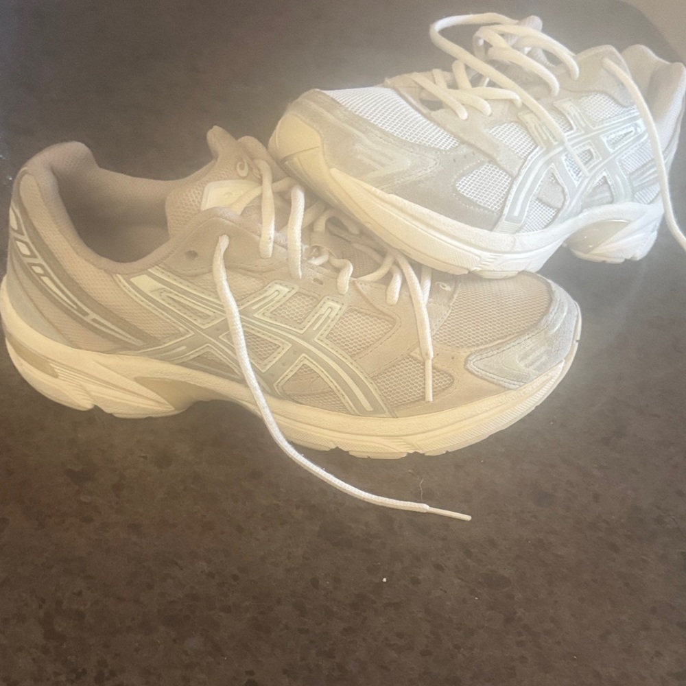 Mens ASICS 1130 size 8 men’s birch white